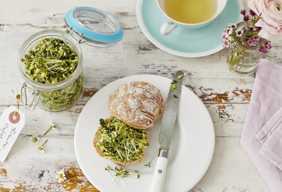 Grüner Kräuteraufstrich mit Brokkoli