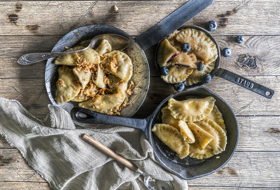 Piroggen mit Fleisch, Frischkäse oder Blaubeeren