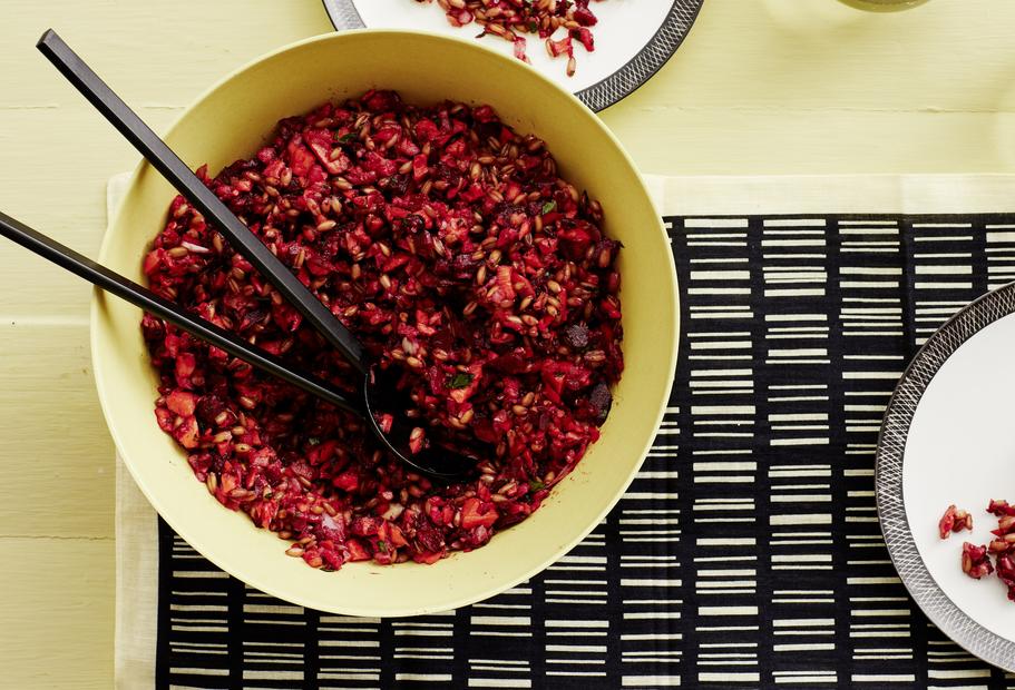 Gesunder Rote-Bete-Dinkel-Salat mit Apfel