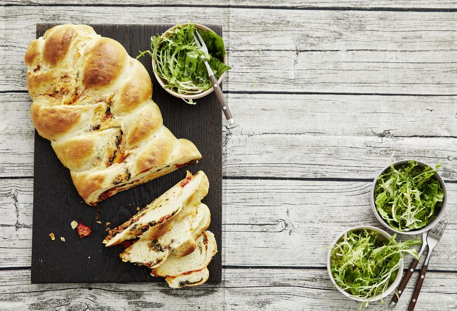 Ziegenkäse-Hefezopf mit Paprika