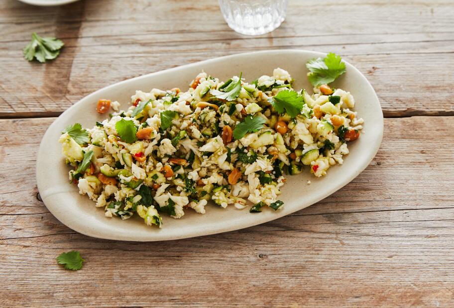 Blitz-Blumenkohl-Zucchini-Salat mit Sweet-Chili-Soße