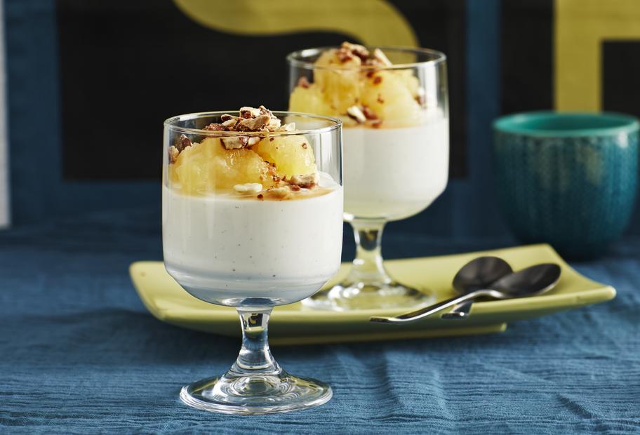 Joghurt-Mousse mit Apfel-Birnen-Kompott