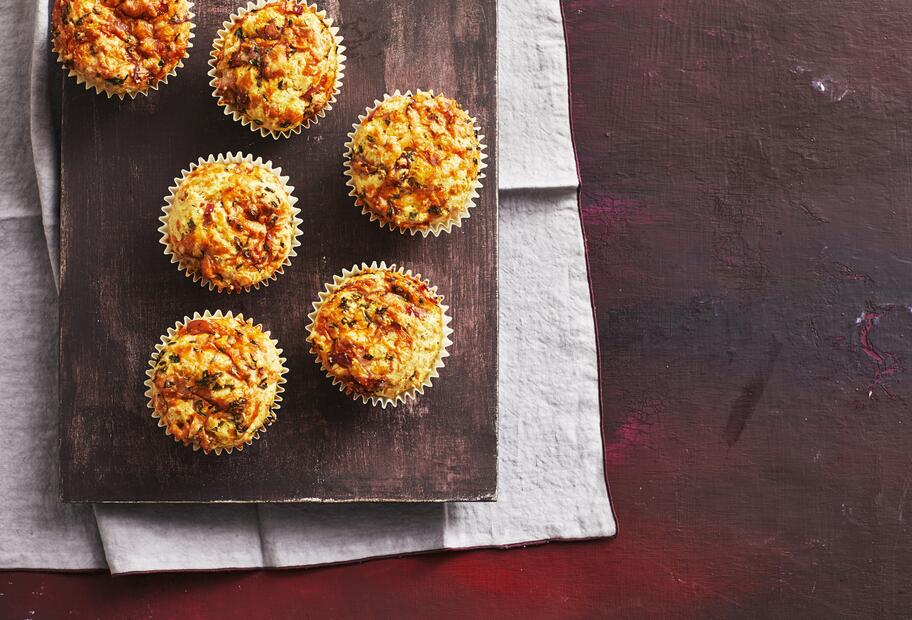 Knusprig gebackene Käse-Schinken-Muffins 