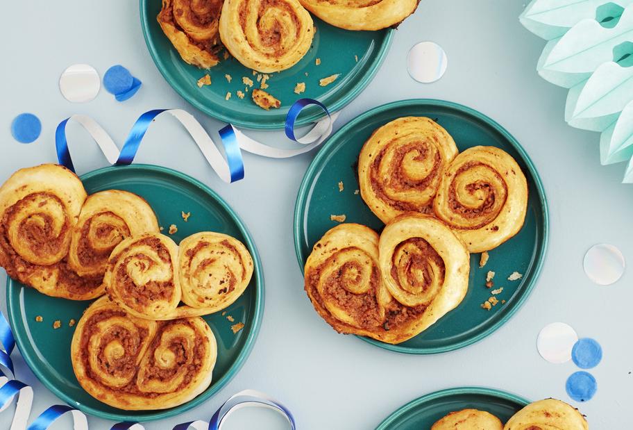Einfache Bolognese-Öhrchen mit Blätterteig