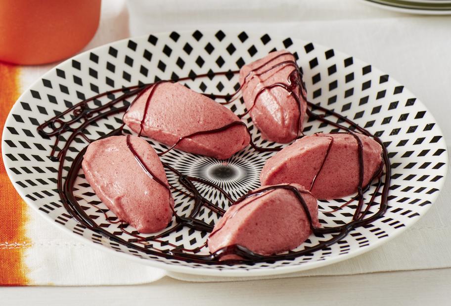 Erdbeer-Sorbet mit Rotweinsirup