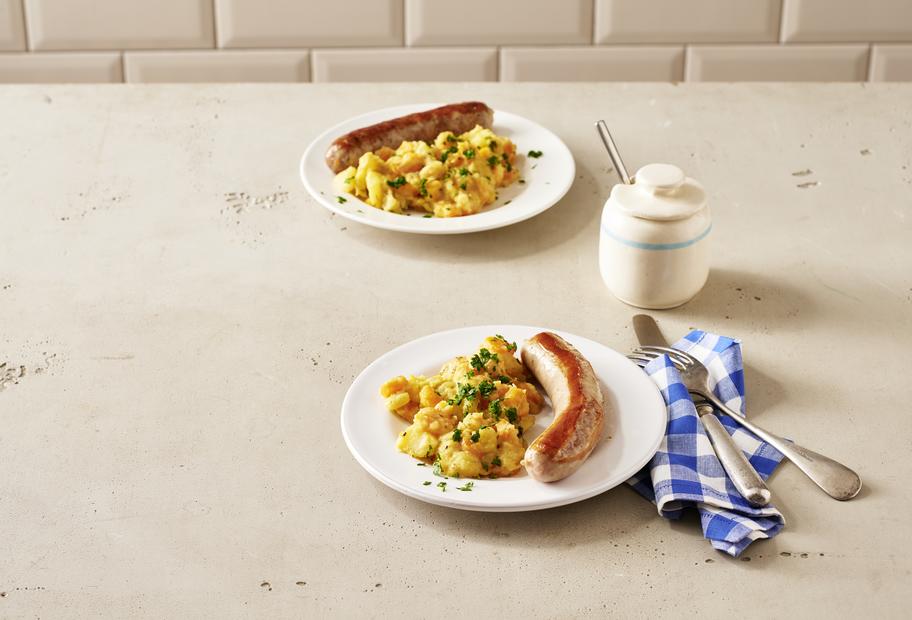 Kartoffel-Karotten-Gemüse mit Bratwurst