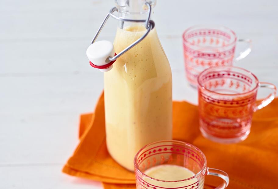 Selbst gemixter Eierlikör