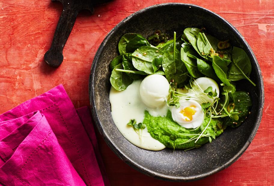 Wasabi-Eier mit Erbsenstampf