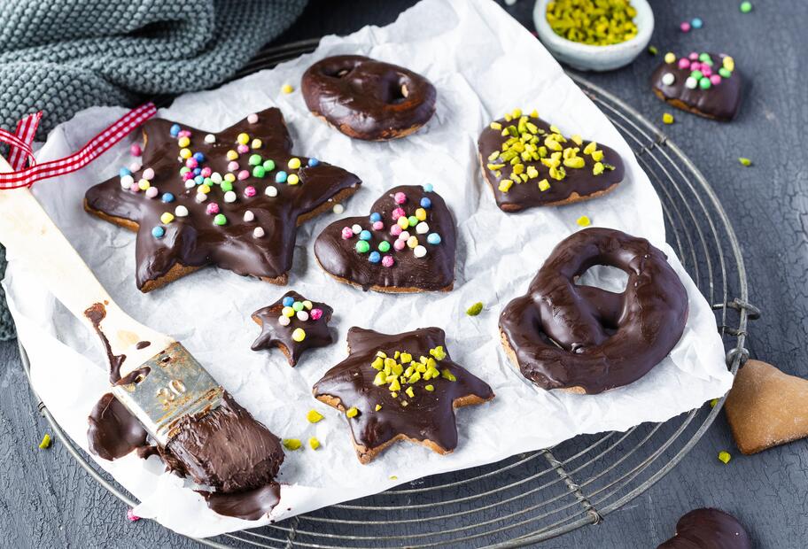 Herzen, Sterne und Brezeln aus Lebkuchen