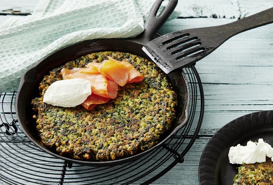 Kartoffel-Spinat-Puffer mit Räucherlachs