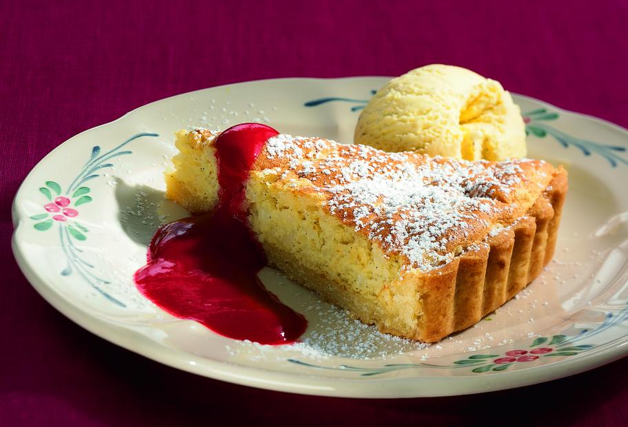 Milchreistarte mit Himbeersoße