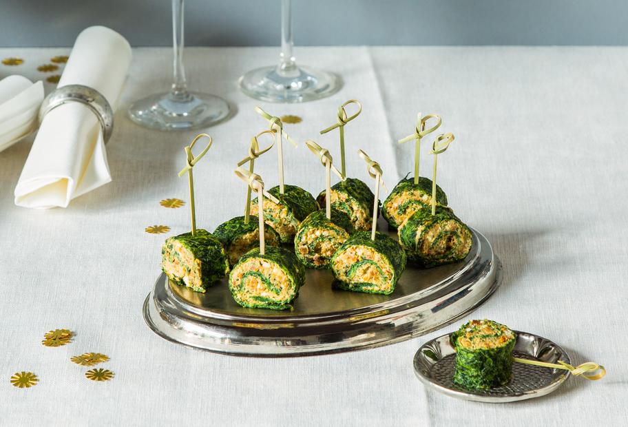 Spinatpfannkuchen-Röllchen mit Tomaten-Frischkäsecreme