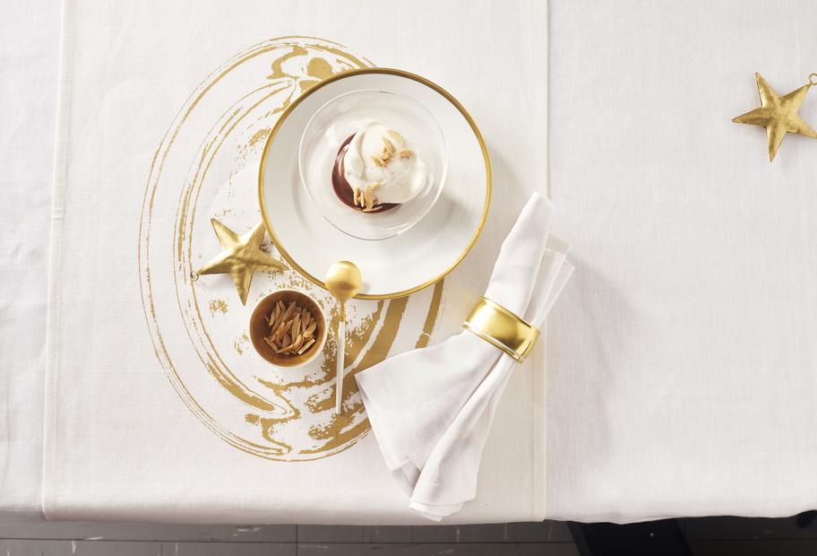 Birne-Helene-Eis mit Mandelstiften