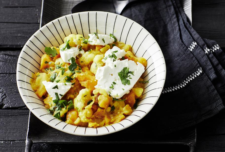Vegetarische Kichererbsen-Karotten-Tajine mit Feta
