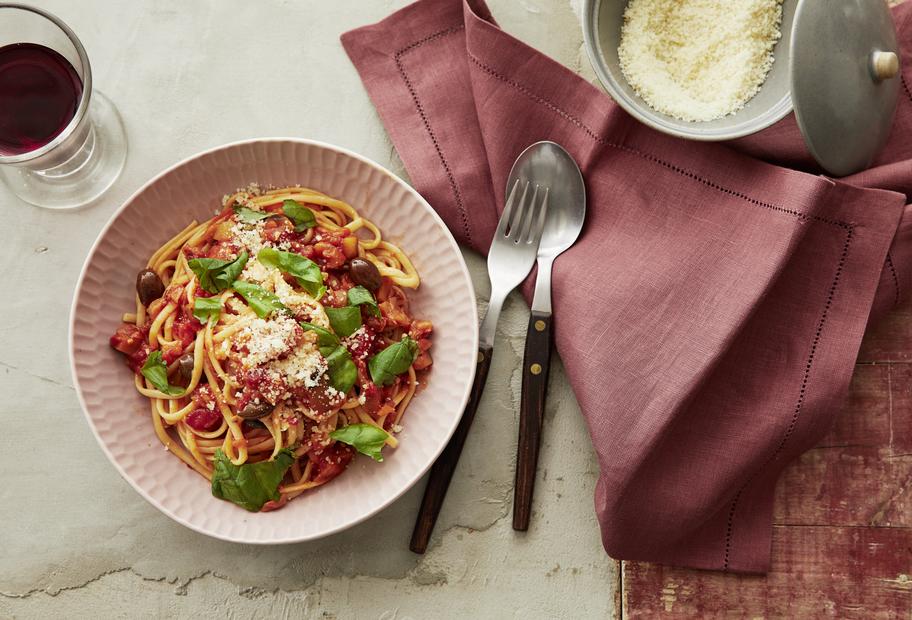 Pasta mit Auberginen-Tomaten-Sauce