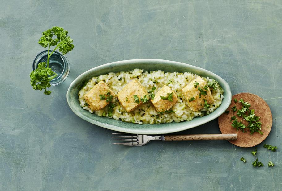 Zucchinirisotto mit Lachs