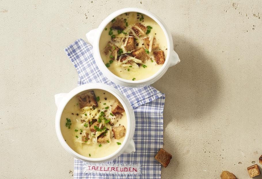 Zwiebelsuppe mit Bergkäse