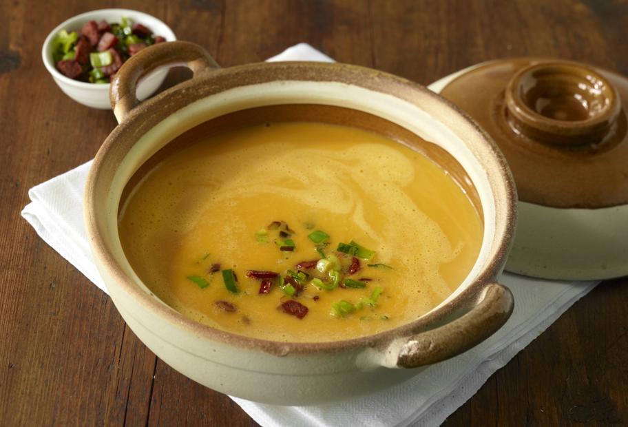 Porree-Kürbissuppe mit Ländjäger Wurst