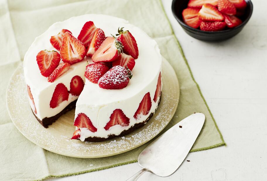 Erdbeer-Panna-cotta-Torte
