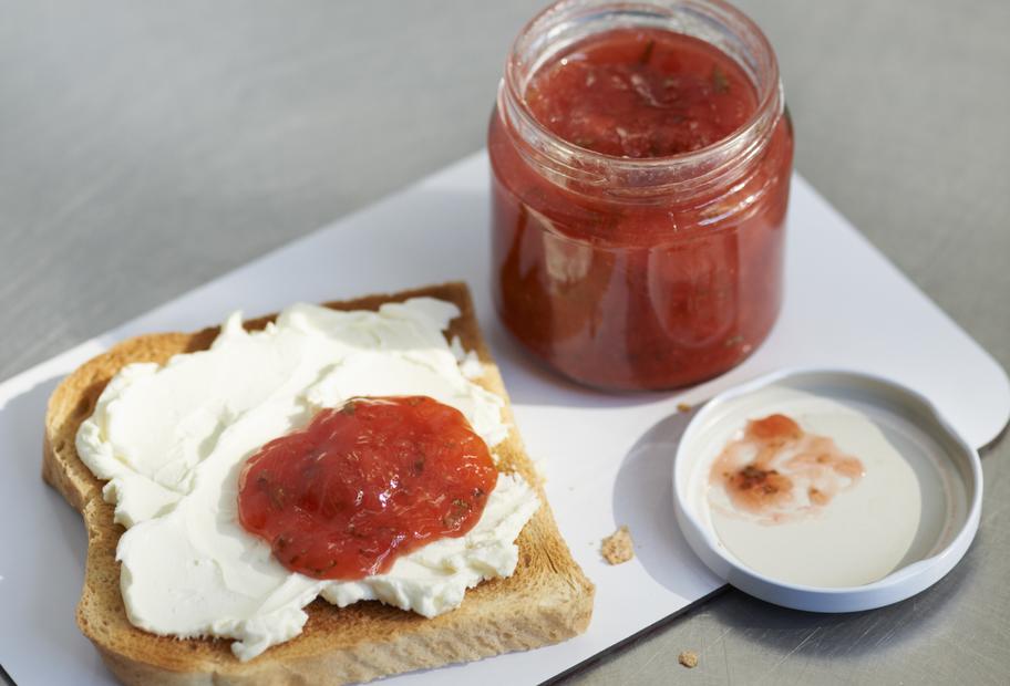 Erdbeer-Rharbarber-Konfitüre mit Basilikum