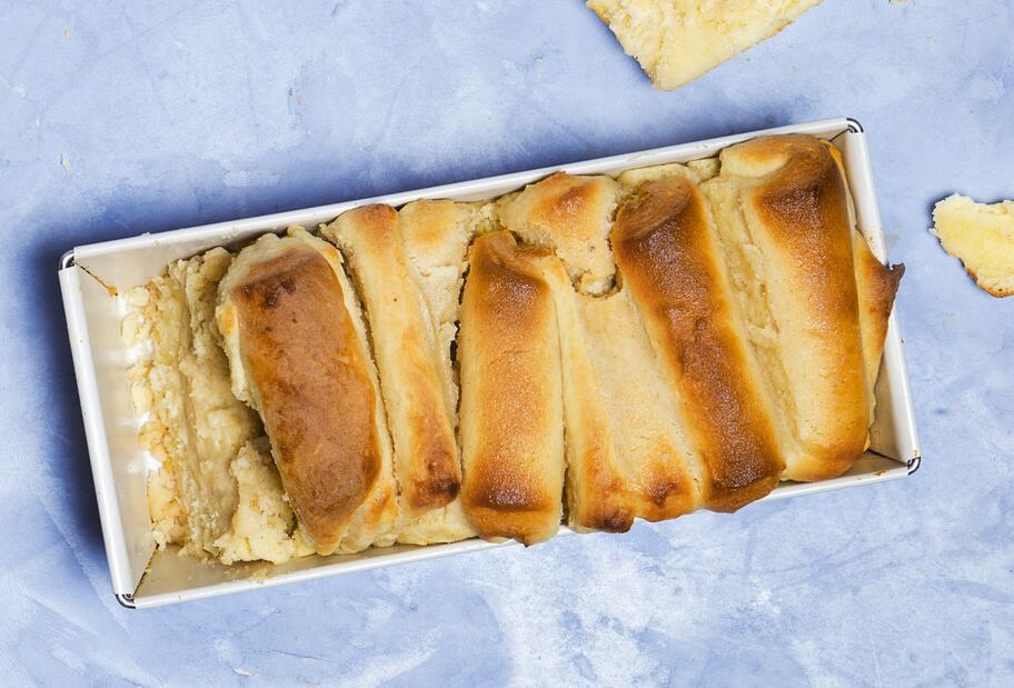 Fluffiges Marzipan-Faltenbrot mit Schmand