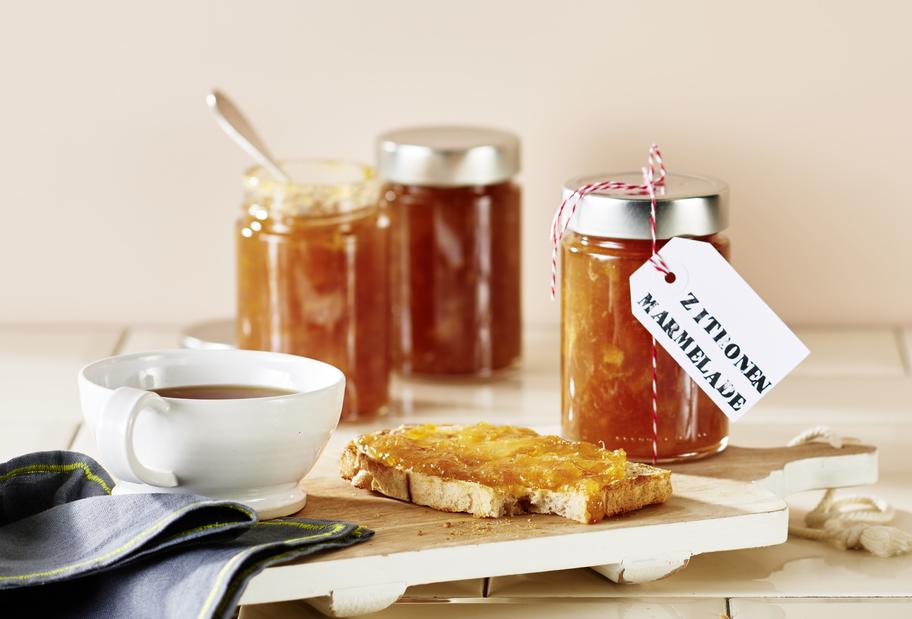 Zitronenmarmelade mit braunem Zucker
