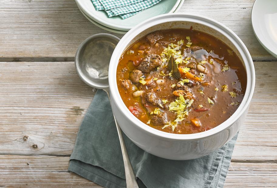 Spezzatino: Italienisches Gulasch mit weißen Bohnen