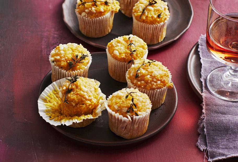 Kürbis-Muffins mit Schinken und Parmesan
