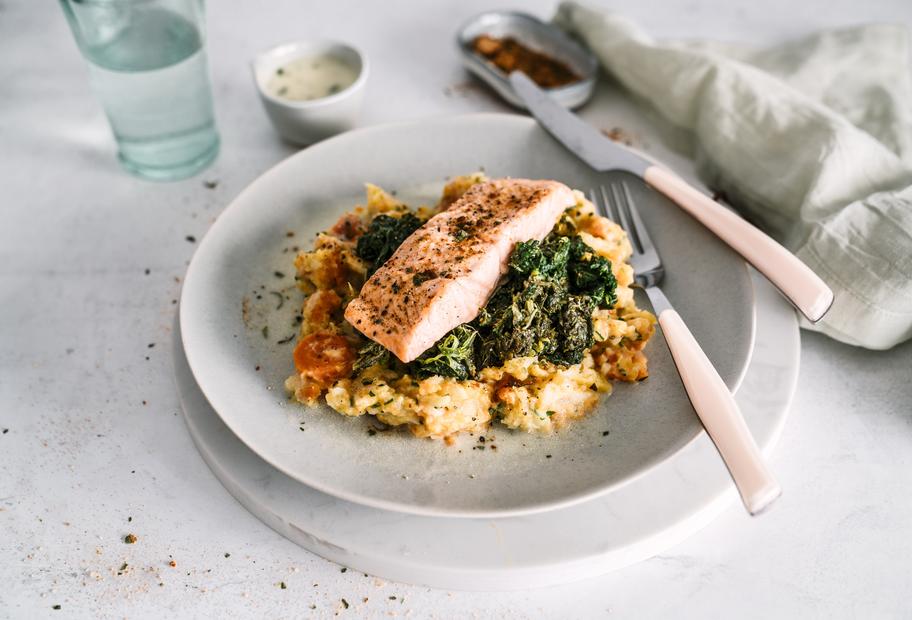 Lachs mit Blattspinat und Gemüsestampf