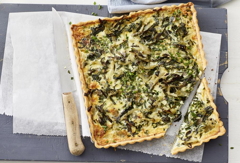 Feine Mangold-Tarte mit Pinienkernen