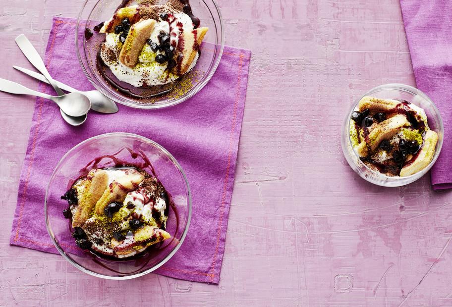 Blitz-Cassata mit Ricotta und Amarenakirschen