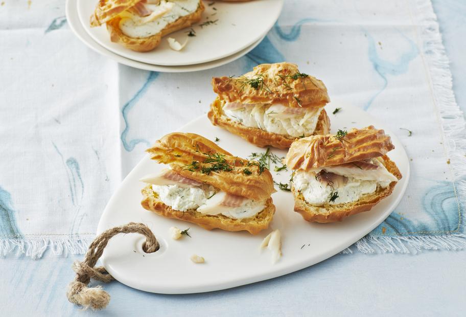 Würzige Frischkäse-Éclairs mit Merrettich