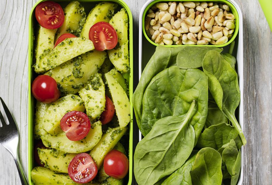 Kartoffelsalat mit Babyspinat