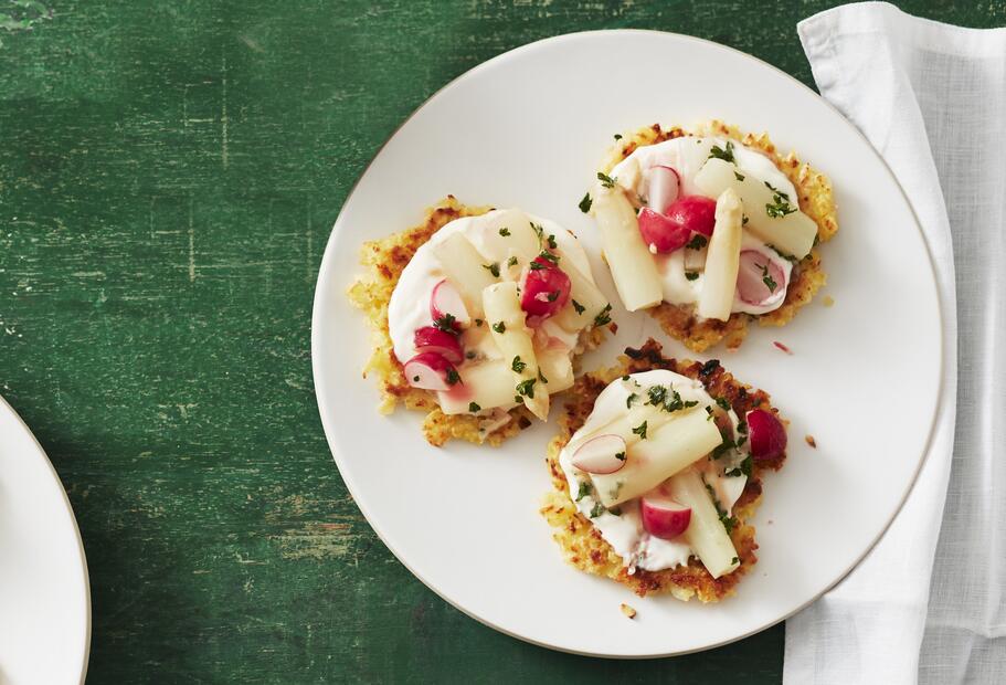 Lauwarmer Spargelsalat mit Reibekuchen