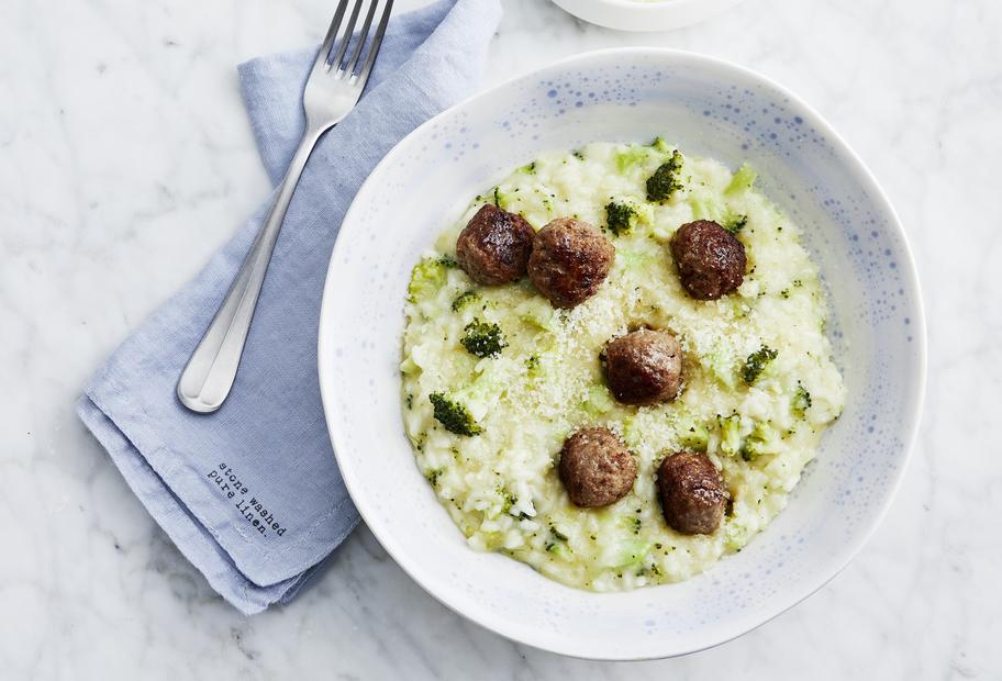 Brokkoli-Risotto mit Mettbällchen