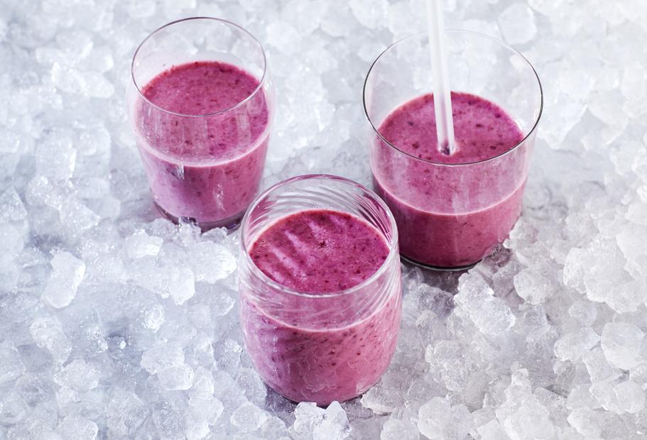 Der CREMIGSTE Brombeer-Buttermilch-Shake