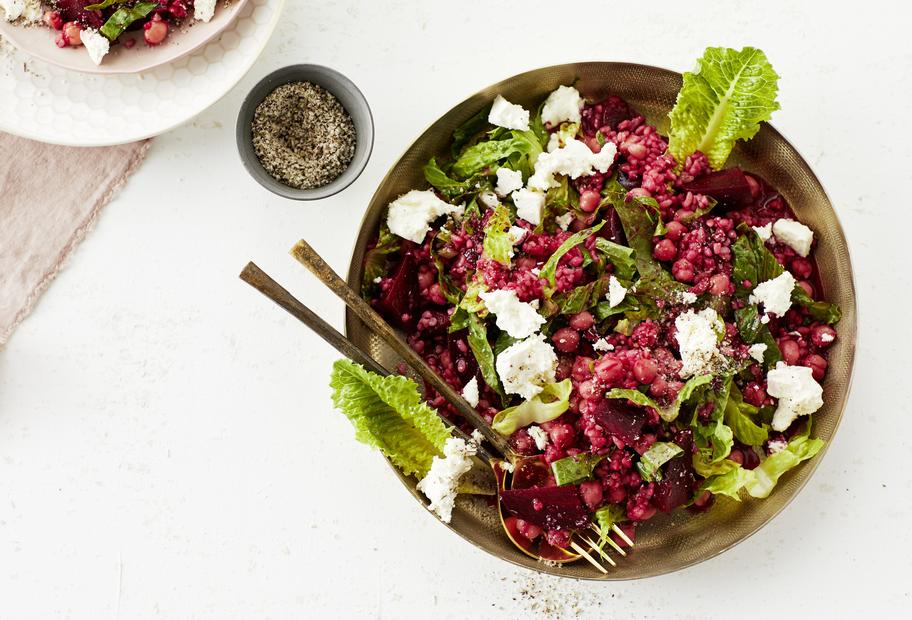 Bulgursalat mit roter Bete und Kichererbsen