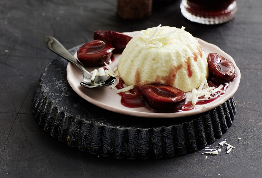 Grieß-Flammeri mit weißer Schokolade