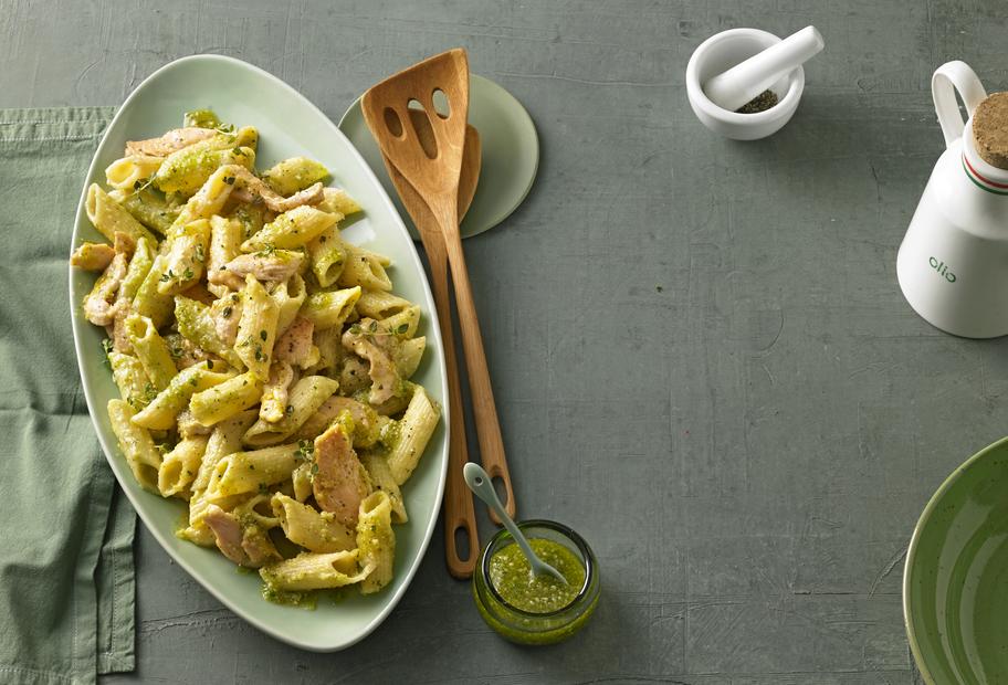 Penne mit Huhn und Haselnuss