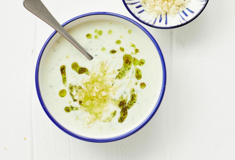 Sellerie-Parmesan-Suppe mit Kräuteröl