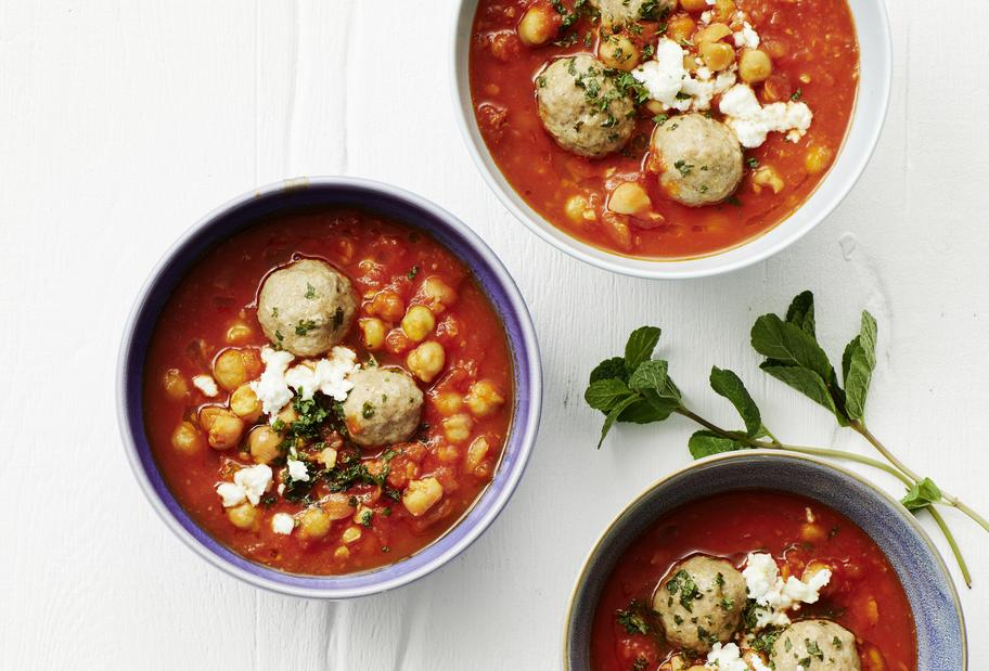 Tomaten-Kichererbsen-Eintopf mit Hackbällchen