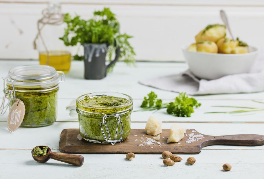 Frankfurter-grüne-Soße-Pesto