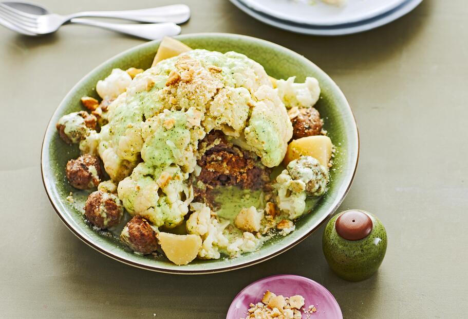 Gefüllter Blumenkohl mit Hackfleisch