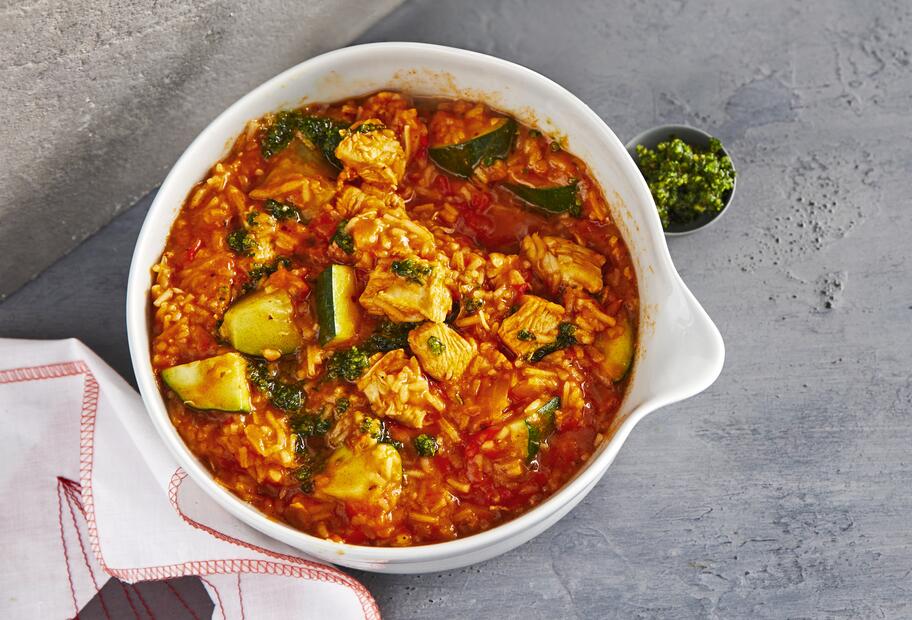 Einfacher Reistopf mit Hähnchen und Zucchini