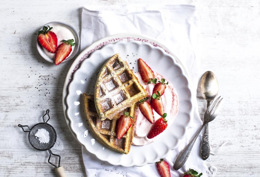 Mohnwaffeln mit Erdbeersahne