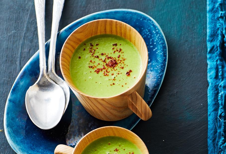 Erbsencremesuppe mit Zitrone und Chili