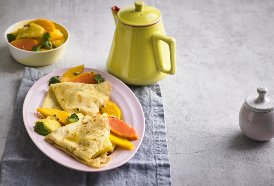 Kokos-Crêpes mit Asis-Obstsalat