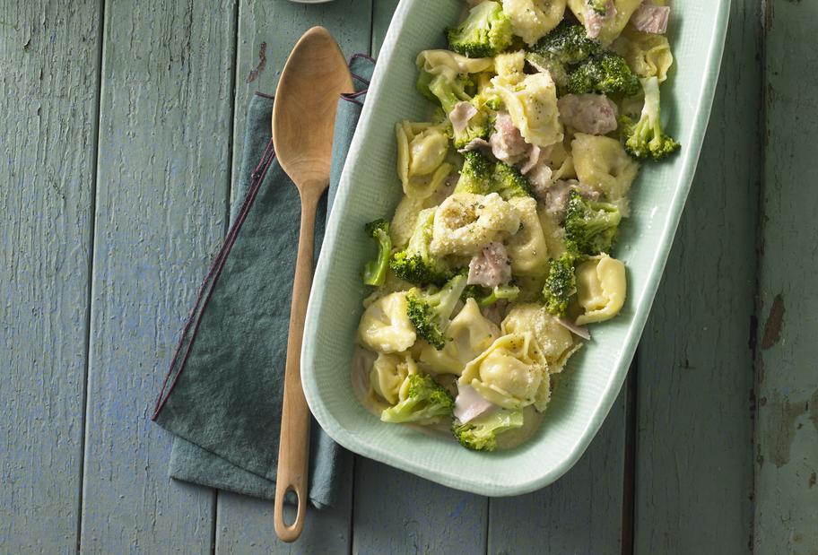 Tortellini in Brokkoli-Sahnesoße mit Schinken