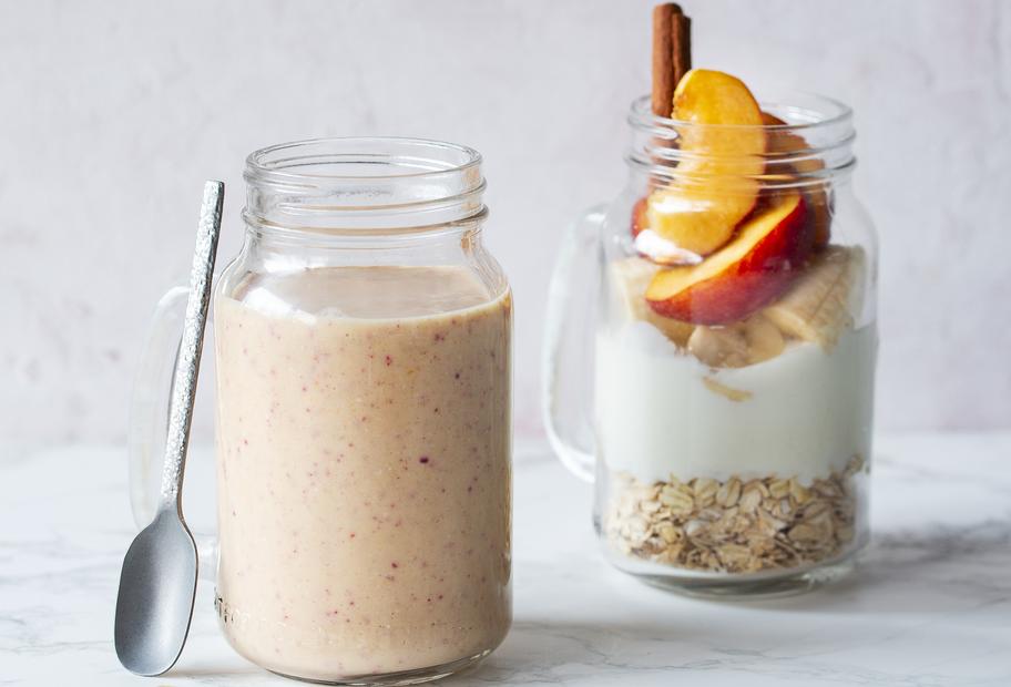 Frühstücksshake mit Joghurt und Haferflocken