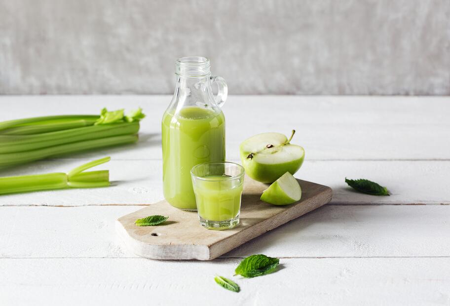 Apfel-Sellerie-Shot für deine Abwehrkräfte